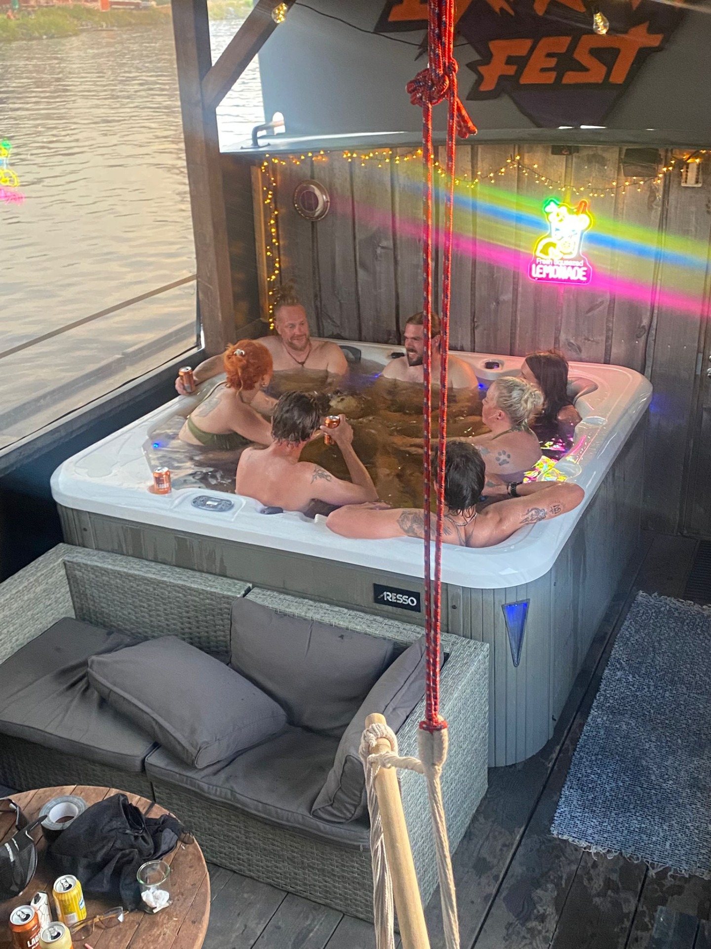 Katso myös: Sauna-, kokous- ja/tai yöpymistila TyKy- ja juhlaporukoille. SAUNALAUTTARISTEILYT